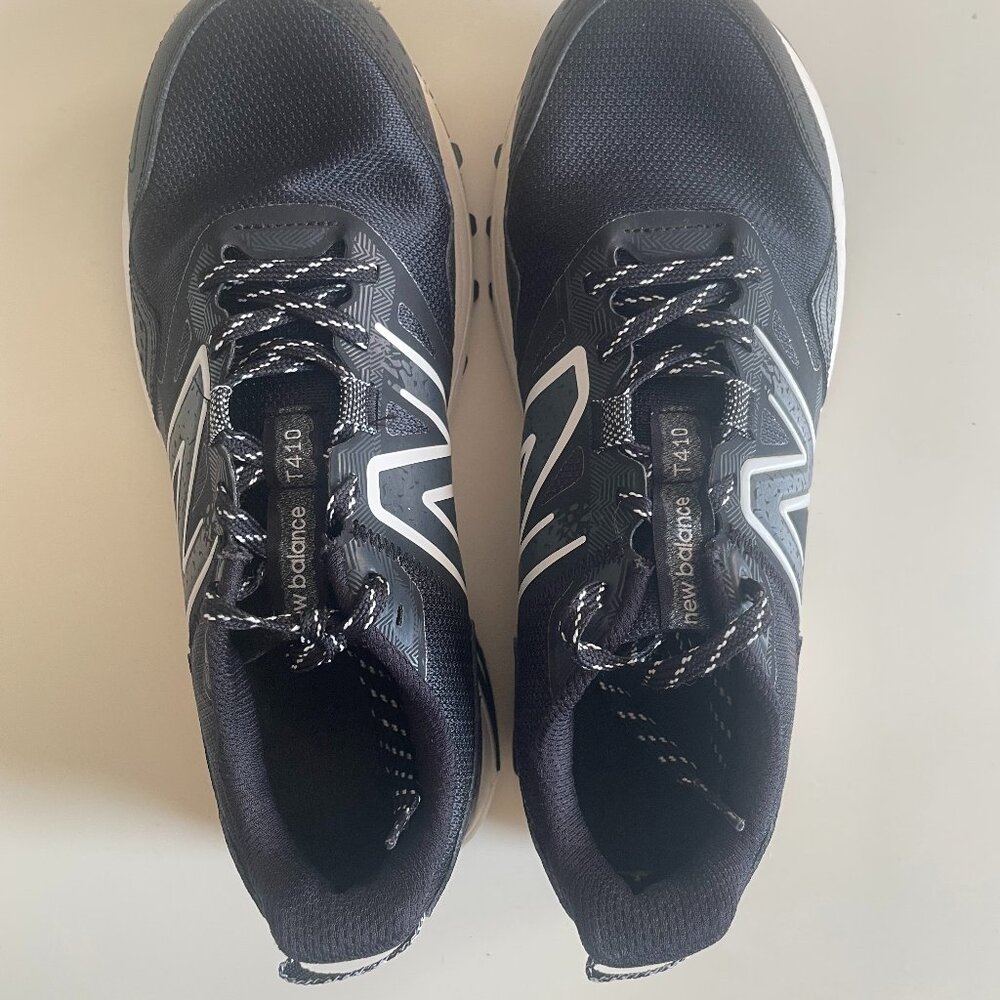 New Balance Women's 410v8 Trail Running Shoes, Black, Size 9